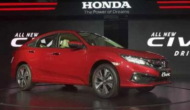 Honda ने भारत में लॉन्च की 10वीं पीढ़ी की Civic, जानें...
