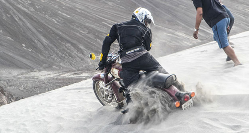 Royal Enfield बाइक हुई महंगी, 3600 रूपए तक बढ़े दाम