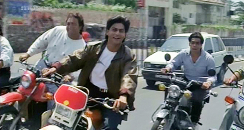 फिल्मों में झलकता है Shahrukh Khan का बाइक लव