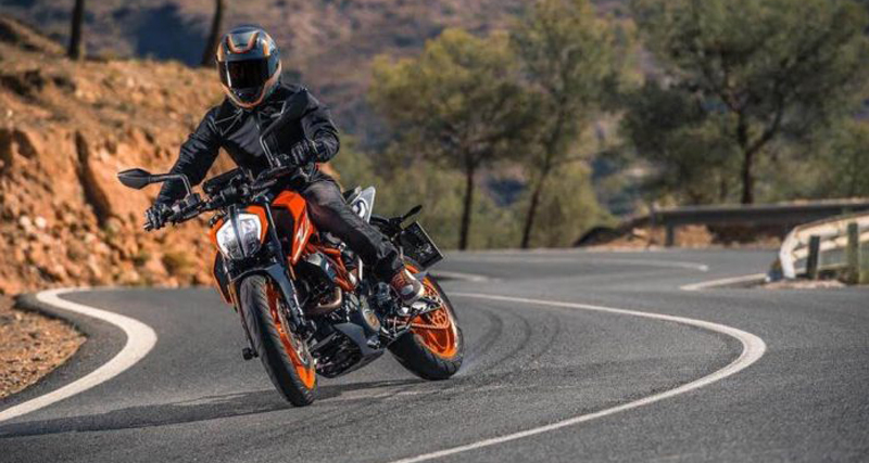 देखें 2017-KTM Duke 390 की स्पीड और पावर, पढें पूरा रिव्यू