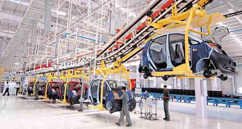 Tata Motors की बिक्री में गिरावट, घरेलू बिक्री बढ़ी