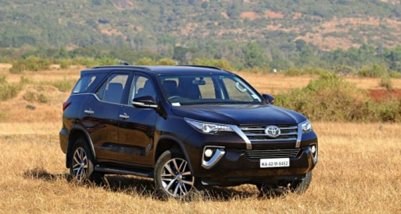 अब TOYOTA ने घटाए दाम, 2.17 लाख तक सस्ती हुई एसयूवी