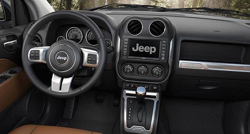 Jeep Compass आ रही है पसंद, 8 हजार से ज्यादा हो चुकी है बुकिंग
