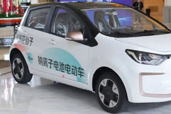 चीनी ईवी निर्माता ने सोडियम-आयन बैटरी द्वारा संचालित दुनिया की पहली कार का प्रदर्शन किया