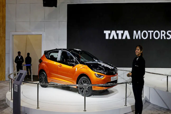 Tata Altroz Facelift: नए लुक और दमदार फीचर्स के साथ 21 मई को हो सकती है लॉन्च