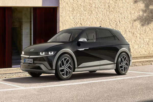 Hyundai ला रही है 2030 तक 26 नई कारें, नई Venue और Ioniq 5 फेसलिफ्ट लॉन्च होगी 2025 में