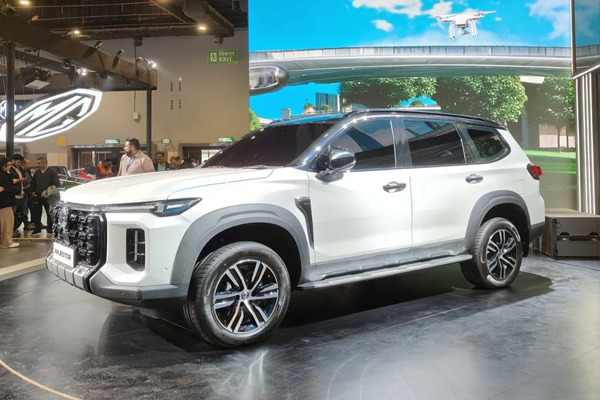 फॉर्च्यूनर को टक्कर देने आ रही ये 3 धांसू SUV, इनमें फोर्ड मॉडल भी शामिल!

