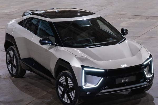 ई-कारों की पहली एनिवर्सरी पर महिंद्रा का बड़ा ऑफर: 1.55 लाख रुपये तक की बचत, कंपनी ने दिए कई एक्सक्लूसिव लाभ