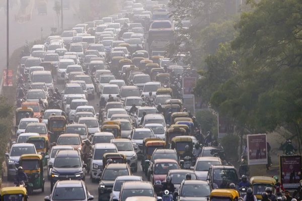 गाड़ियों का फिटनेस टेस्ट हुआ महंगा: सरकार ने बदले नियम, बढ़ी फीस से बढ़ेगी पुराने वाहनों की मुश्किलें
