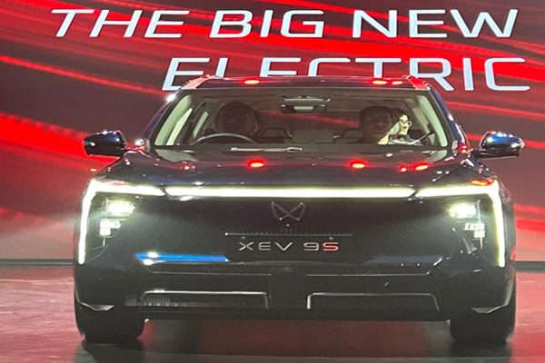 Mahindra ने लॉन्च की अपनी सबसे लग्ज़री इलेक्ट्रिक SUV XEV 9S, कीमत 19.95 लाख से शुरू—फीचर्स ने बढ़ाई धड़कनें