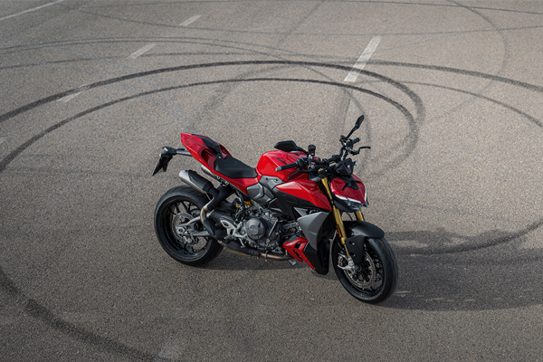 डुकाटी ने पेश की भारत में सबसे हल्की स्ट्रीटफाइटर बाइक, दमदार फीचर्स, तेज़ पावर और कीमत सुनकर होगी हैरानी