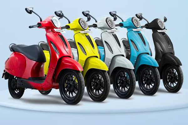 बजाज चेतक EV स्कूटर की बैटरी बदलना पड़ सकता है भारी, खरीद से पहले जाने इसकी कीमत
