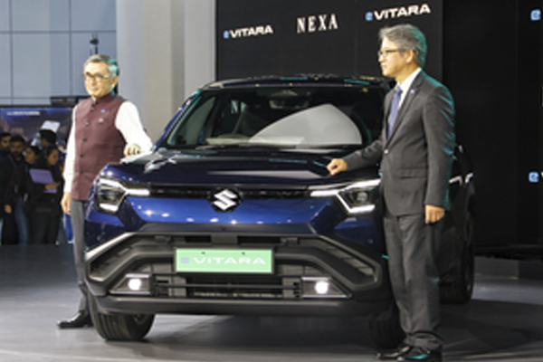 संभावनाओं का साल 2026 : मारुति ई विटारा से नई रेनॉल्ट डस्टर तक इस साल लॉन्च होंगी कई दमदार गाड़ियां