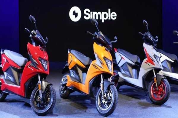 सिंपल एनर्जी ने भारत में लॉन्च किए कई इलेक्ट्रिक स्कूटर, सिंगल चार्ज में मिलेगी 400Km तक की रेंज, 7-इंच स्क्रीन और दमदार परफॉर्मेंस