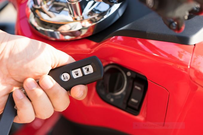 अब बाइक-स्कूटर में भी ‘स्मार्ट स्टार्ट’, जानिए कैसे काम करता है Keyless Ignition सिस्टम