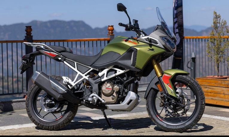 TVS Apache RTX 300 Review: एडवेंचर राइड के लिए दमदार, लेकिन क्या है कमियां?