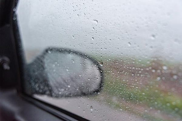 मानसून में कार के शीशों पर जमने वाली धुंध से पाएं छुटकारा, जानें 30 सेकेंड की आसान ट्रिक