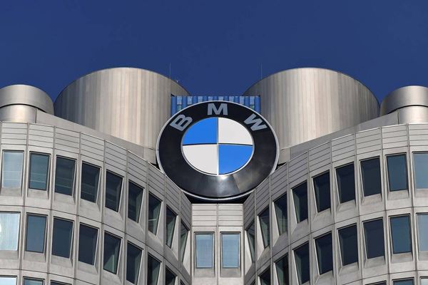 छंटनी की तैयारी में BMW, 2027 तक कम होंगी 8 हजार नौकरियां