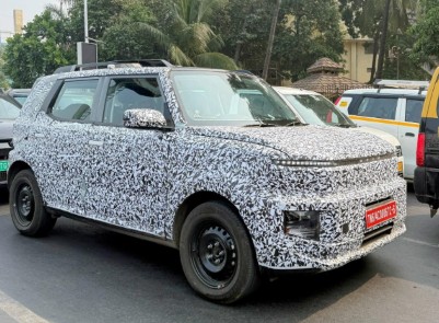 Hyundai की नई मिड-साइज SUV फिर टेस्टिंग के दौरान आई नजर, ‘BRING IT ON’ कवर ने खींचा ध्यान