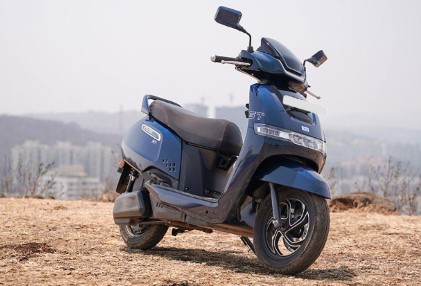 TVS iQube ST 5.3kWh: 212 किमी रेंज वाला इलेक्ट्रिक स्कूटर, 32 लीटर स्टोरेज और दमदार फीचर्स