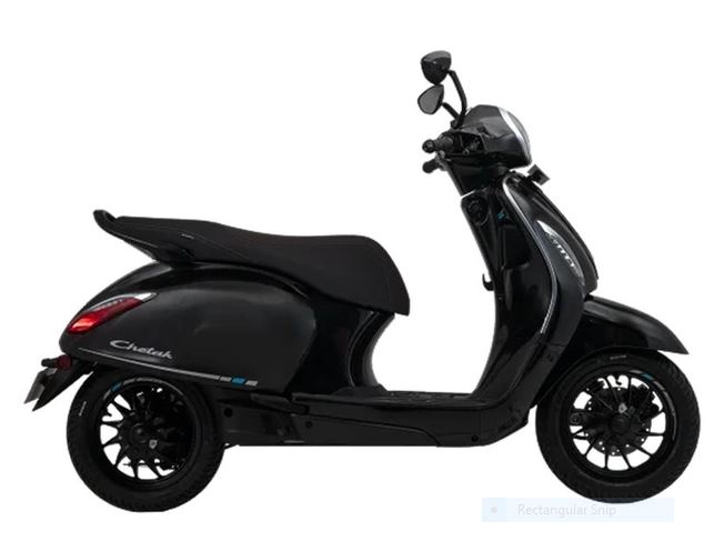 153 किमी की रेंज और 35 लीटर स्टोरेज के साथ Bajaj Chetak C3502, जानें कीमत और फीचर्स