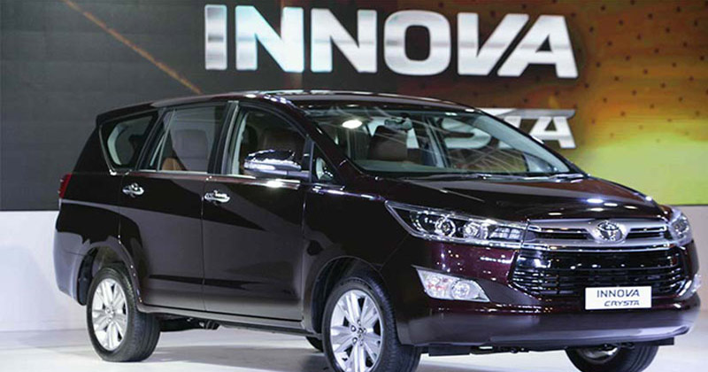 पुरानी Toyota Innova से कितनी अलग होगी नई Innova Crysta, डालिए एक नज़र