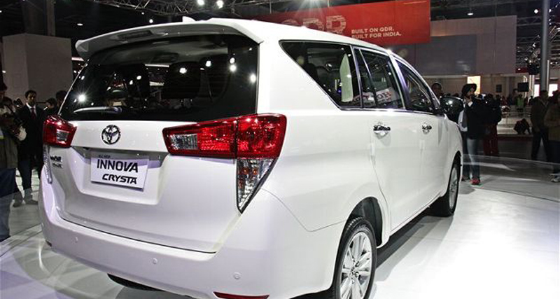 Toyota Innova Crysta Petrol 3 वेरिएंट में आएगी, बुकिंग शुरू