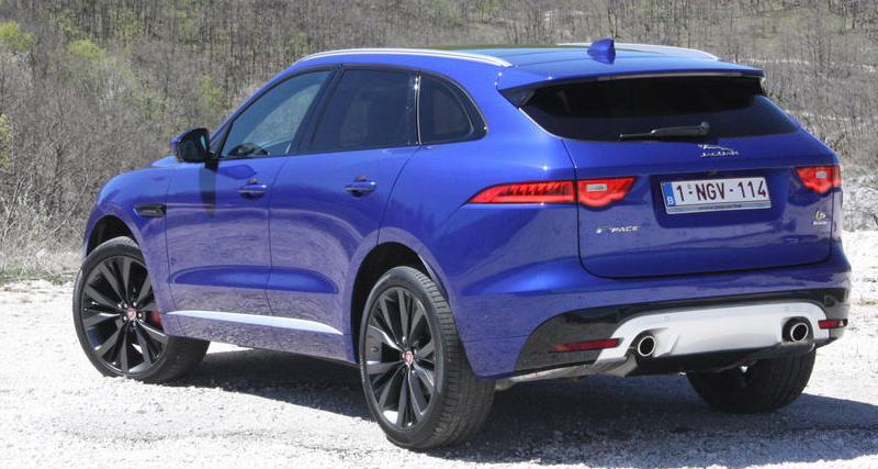 Jaguar F-Pace में पहले आएगा पेट्रोल इंजन