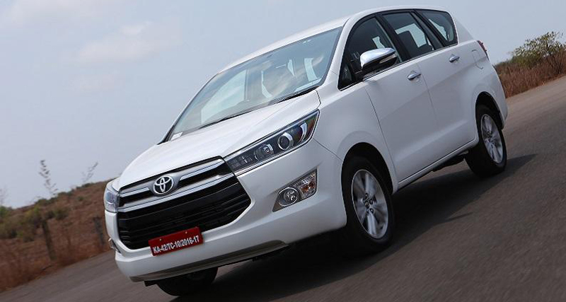 Toyota Innova Crysta Petrol 3 वेरिएंट में आएगी, बुकिंग शुरू