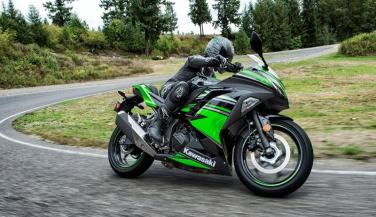 Kawasaki Ninja 300KRT का स्पेशल एडिशन, देखा क्या …