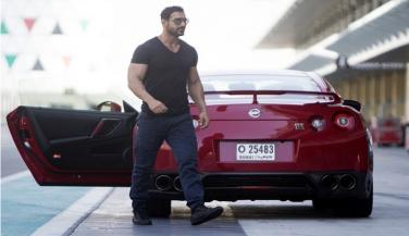 John Abraham ने खरीदी यह कौनसी कार ....जानें