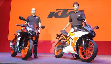 पहले से स्टाइलिश है KTM की नई RC रैंज, जानें कीमत