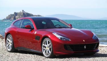 कुछ खास है Ferrari की GTC4Lusso लग्ज़री कार