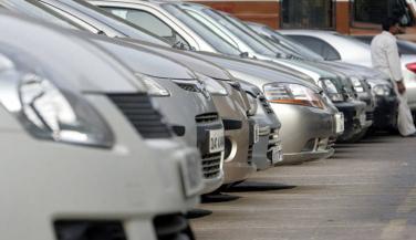 अप्रैल में यात्री कारों की बिक्री 5 फीसदी बढ़ी : सियाम