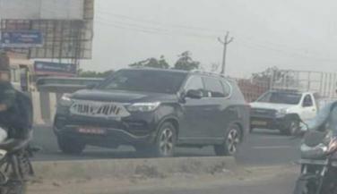 महिंद्रा की नई XUV 700 SUV हुई स्पॉट