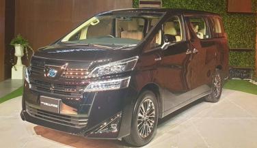 Toyota Vellfire Luxury MPV launched in india, know price and features - Compact Car News in Hindi