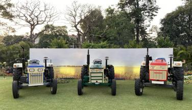 Swaraj Tractor Company celebrates 50th anniversary: Limited edition variants of XM, XT and FE range of tractors unveiled - Tractors News in Hindi