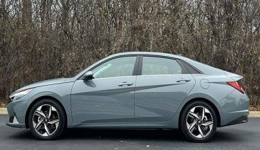 Hyundai ने पेश की नई 8th Generation Elantra, बड़ा साइज, AI टेक्नोलॉजी और प्रीमियम डिजाइन से होगी लैस