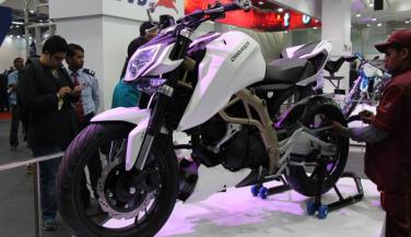 TVS Motor भारत में जल्द उतारेगी Apache 200 Sportbike