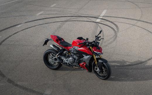 डुकाटी ने पेश की भारत में सबसे हल्की स्ट्रीटफाइटर बाइक, दमदार फीचर्स, तेज़ पावर और कीमत सुनकर होगी हैरानी