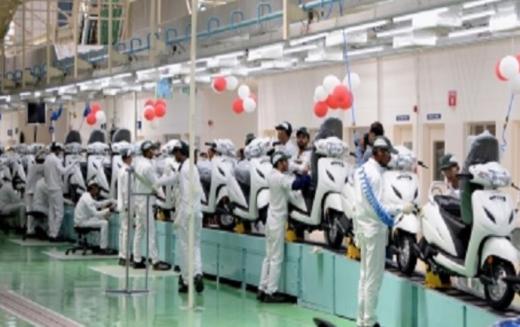 दोपहिया वाहनों की बिक्री ने बनाया नया रिकॉर्ड, भारत में वित्त वर्ष 2026 में 2.2 करोड़ यूनिट पार