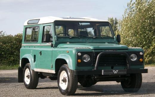 स्पेक्ट्रल ग्रीन रंग में आया लग्जरी Classic Defender V8, लैंड रोवर ने पेश किया खास कलेक्शन