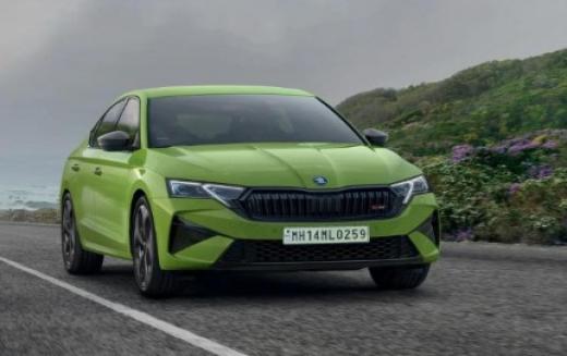 Skoda Octavia RS का दूसरा बैच लॉन्च, कीमत ₹56.69 लाख; सिर्फ 50 यूनिट्स की होगी बिक्री Skoda Octavia RS का दूसरा बैच लॉन्च, कीमत ₹56.69 लाख; सिर्फ 50 यूनिट्स की होगी बिक्री