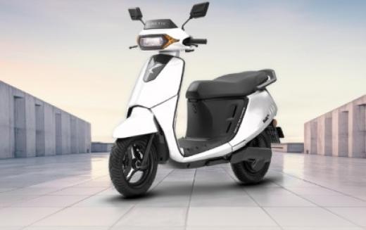 काइनेटिक DX Plus 3.1kWh लॉन्च, 132 किमी तक की IDC रेंज के साथ बना टॉप वेरिएंट काइनेटिक DX Plus 3.1kWh लॉन्च, 132 किमी तक की IDC रेंज के साथ बना टॉप वेरिएंट